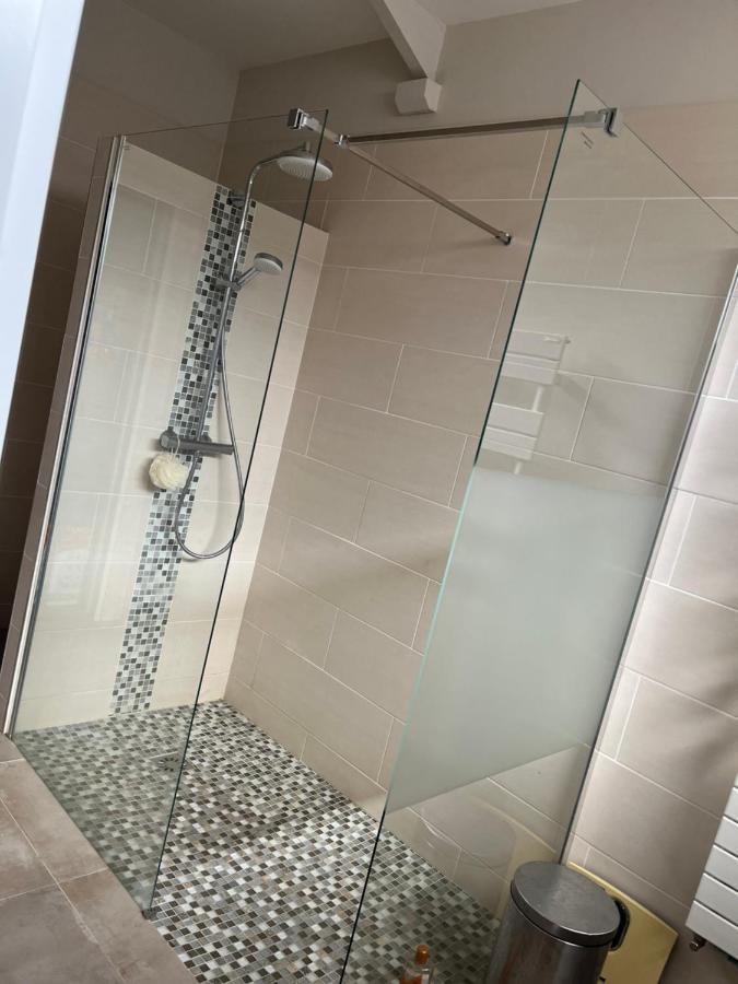 Charme Moderne Bed & Breakfast Le Val-Saint-Germain ภายนอก รูปภาพ
